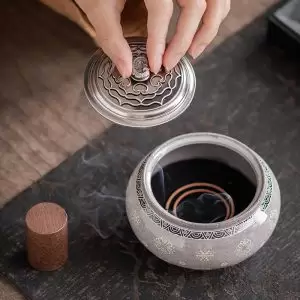 Elegant Ceramic Incense Burner with Lid – Ash-Catching Coil Holder for Home Meditation & Aromatherapy